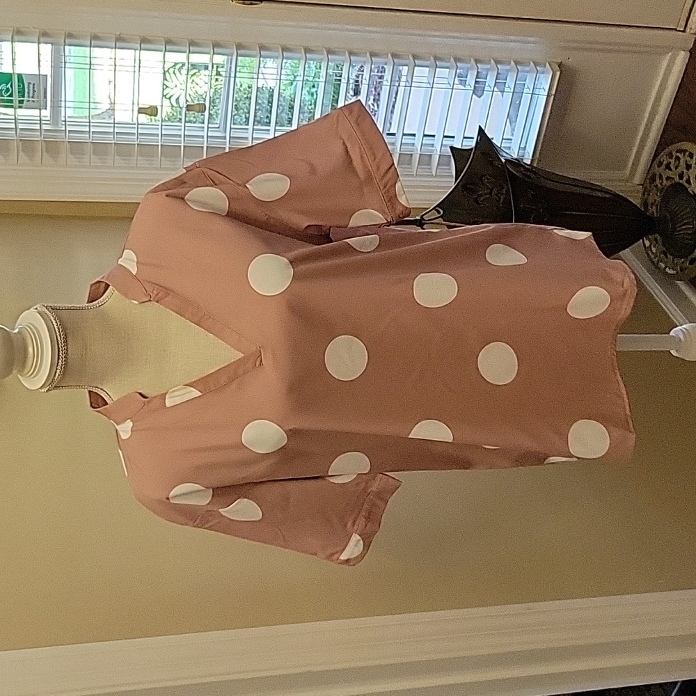 Emery Rose blush & white polka dot short sleeve top Vneck easy comfy Medium New…